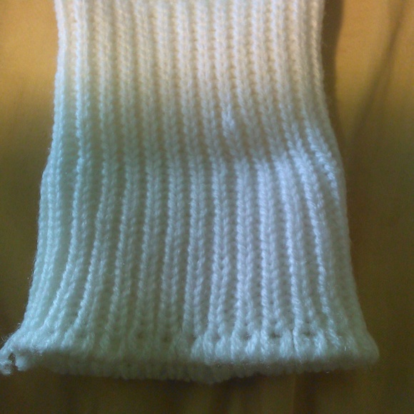 BNWOT BEAUTIFUL LONGER WHITE LADIES GLOVES ONE SIZE BY ENGLISH VILLAGE CLASSY! - Picture 4 of 5